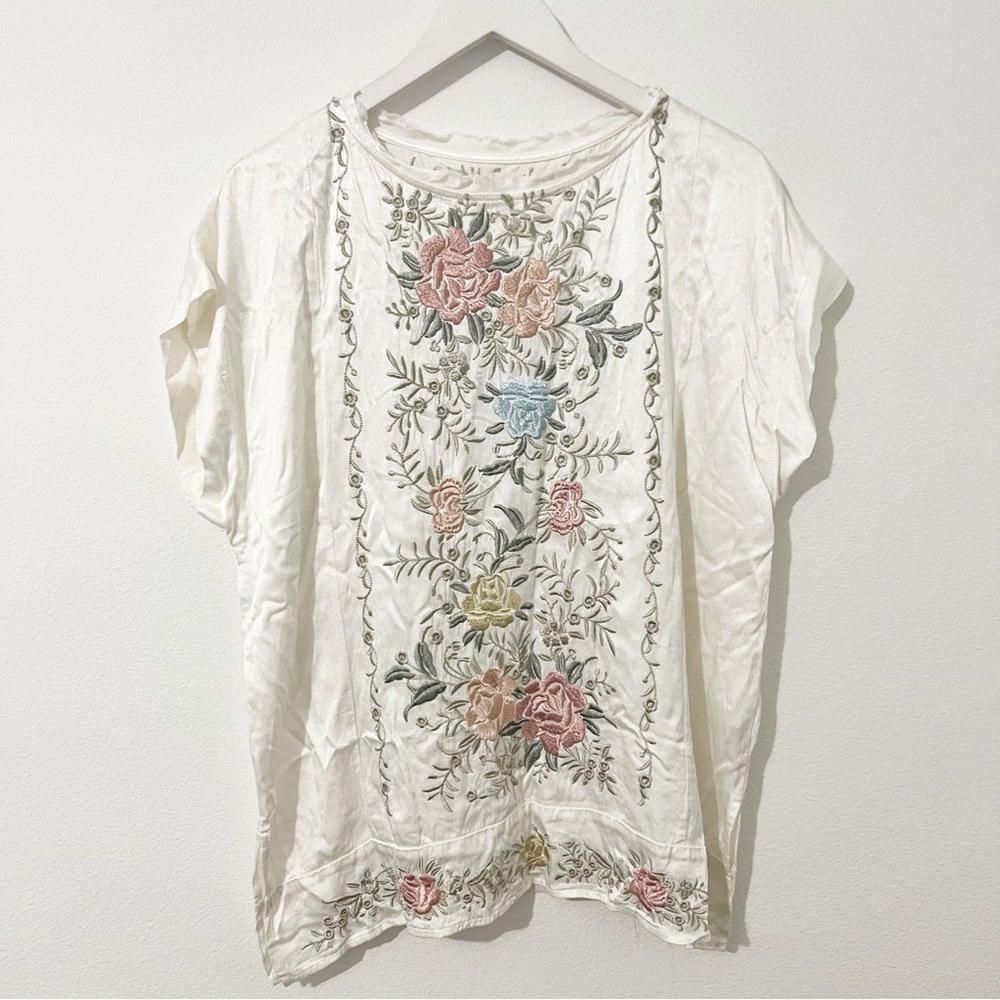 Johnny Was Biya Ivory Satin Embroidered Blouse Pastel Top Size Medium M